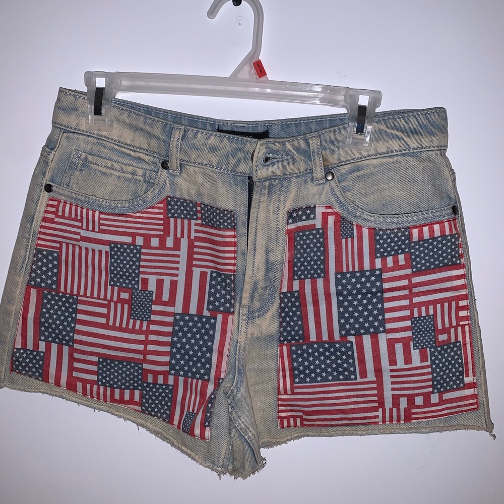 [29]🩳F21 American Flag jean shorts
